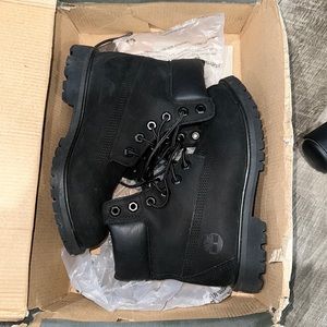 Women's black Timbs